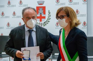 Pontassieve: il Ponte Mediceo al Procuratore Nicola Gratteri. 8 ottobre 2021 Pontassieve: il Ponte Mediceo al Procuratore Nicola Gratteri. 8 ottobre 2021