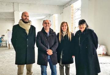 Tiziana Torri insieme alla Sindaca Monica Marini, al Vice Sindaco Carlo Boni e al sottosegretario all’Istruzione Giuseppe De Cristofaro al plesso Maltoni-Calvino nel 2020 durante i lavori al cantiere dell’ex Chino Chini.