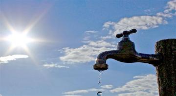 Acqua: vietati tutti gli usi non essenziali Acqua: vietati tutti gli usi non essenziali