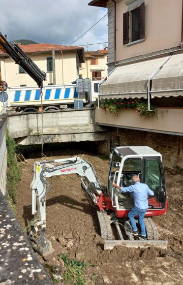 Settembre 2023, Pontassieve. Molino del Piano: concluso l’intervento all’alveo del fosso di Rimaggio in coincidenza con il ponticino di via Fratelli Carli Settembre 2023, Pontassieve. Molino del Piano: concluso l’intervento all’alveo del fosso di Rimaggio in coincidenza con il ponticino di via Fratelli Carli