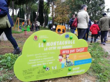 11 novembre 2018. Pontassieve, inaugurato il rinnovato giardino che da oggi ospita nuovi giochi inclusivi per tutti i bambini e il tendone da circo per attività sportive e circensi