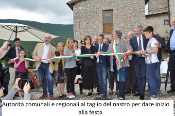 Luglio 2018. Associazione donatori di sangue di Pontassieve consegna nuove mangiatoie alle aziende agricole colpite dal sisma