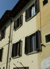 Nuovi infissi agli edifici pubblici di Piazza Vittorio Emanuele II Nuovi infissi agli edifici pubblici di Piazza Vittorio Emanuele II